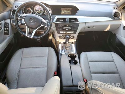 Zdjęcie 8 z 13 samochodu: 2014 MERCEDES-BENZ C 250 VIN:WDDGF4HB3EA953447 - miniatura