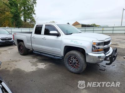 Czwarte zdjęcie samochodu z boku: 2018 CHEVROLET SILVERADO K1500 LT VIN:1GCVKREC9JZ367127 - miniatura
