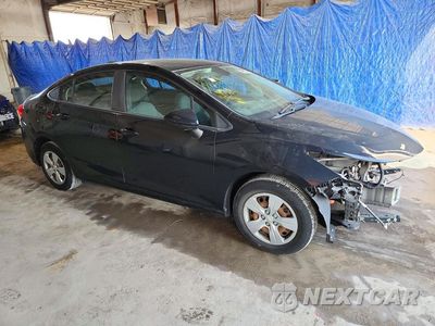 Czwarte zdjęcie samochodu z boku: 2018 CHEVROLET CRUZE LS VIN:1G1BC5SM5J7133562 - miniatura