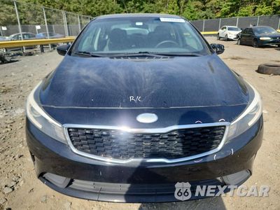 Piąte zdjęcie samochodu w środku: 2017 KIA FORTE LX VIN:3KPFK4A72HE074501 - miniatura
