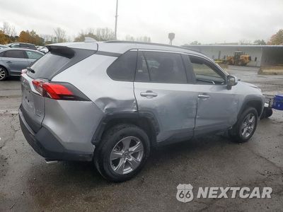 Trzecie zdjęcie samochodu z tyłu: 2025 TOYOTA RAV4 XLE VIN:2T3P1RFV7SC536589 - miniatura