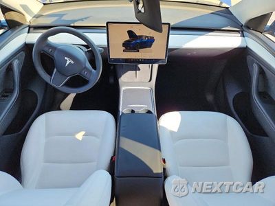 Zdjęcie 8 z 13 samochodu: 2024 TESLA MODEL Y VIN:7SAYGDEE4RA217348 - miniatura
