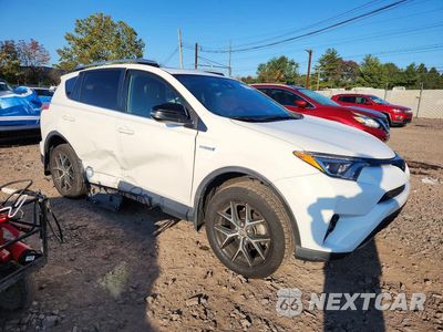 Czwarte zdjęcie samochodu z boku: 2018 TOYOTA RAV4 HV SE VIN:JTMJJREV6JD224622 - miniatura