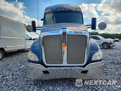 Piąte zdjęcie samochodu w środku: 2017 KENWORTH T680 SEMI TRUCK VIN:1XKYDP9X8HJ142283 - miniatura