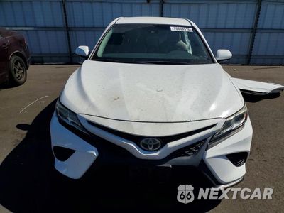 Piąte zdjęcie samochodu w środku: 2018 TOYOTA CAMRY SE VIN:4T1B11HK3JU636872 - miniatura