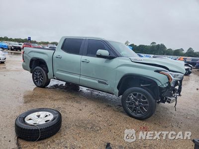 Czwarte zdjęcie samochodu z boku: 2025 TOYOTA TUNDRA PLATINUM HV VIN:5TFNC5DB4SX091323 - miniatura