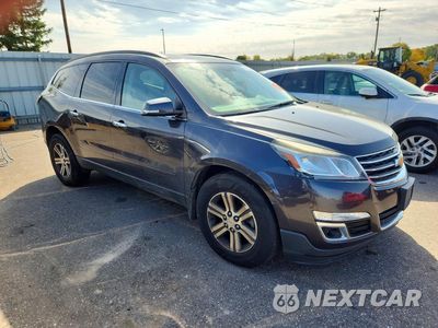 Czwarte zdjęcie samochodu z boku: 2017 CHEVROLET TRAVERSE LT VIN:1GNKVGKD1HJ239511 - miniatura