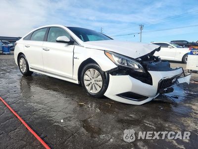 Czwarte zdjęcie samochodu z boku: 2016 HYUNDAI SONATA HYBRID SE VIN:KMHE24L17GA033413 - miniatura