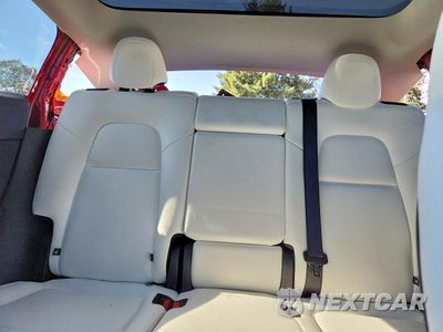 Zdjęcie 10 z 14 samochodu: 2025 TESLA MODEL Y VIN:7SAYGAEE7SF308413 - miniatura