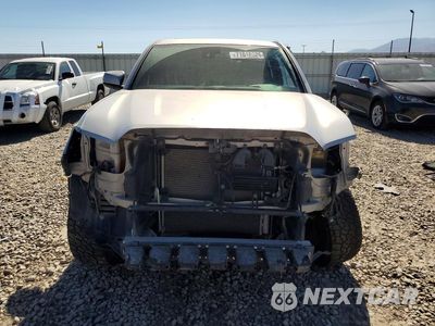 Piąte zdjęcie samochodu w środku: 2019 TOYOTA TACOMA TRD OFF-ROAD VIN:3TMCZ5AN3KM227659 - miniatura