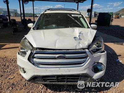 Piąte zdjęcie samochodu w środku: 2018 FORD ESCAPE TITANIUM VIN:1FMCU0J96JUC09361 - miniatura