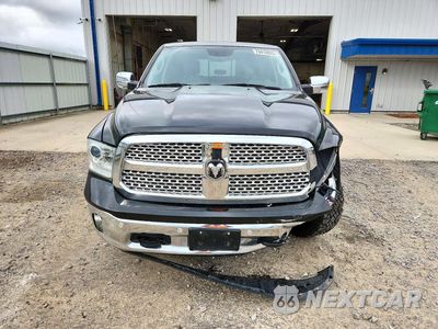 Piąte zdjęcie samochodu w środku: 2018 RAM 1500 LARAMIE VIN:1C6RR7NT8JS238149 - miniatura