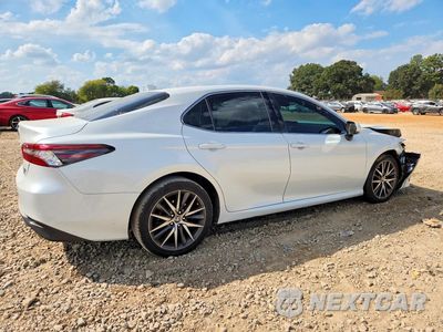 Trzecie zdjęcie samochodu z tyłu: 2022 TOYOTA CAMRY XLE VIN:4T1F11AK6NU036140 - miniatura