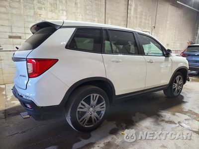 Trzecie zdjęcie samochodu z tyłu: 2021 HONDA PASSPORT EXL VIN:5FNYF8H57MB040048 - miniatura