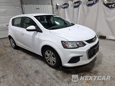 Czwarte zdjęcie samochodu z boku: 2020 CHEVROLET SONIC VIN:1G1JG6SB9L4139938 - miniatura