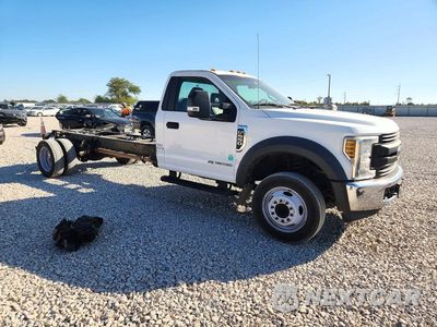 Czwarte zdjęcie samochodu z boku: 2019 FORD F550 SUPER DUTY VIN:1FDUF5GT3KDA04497 - miniatura