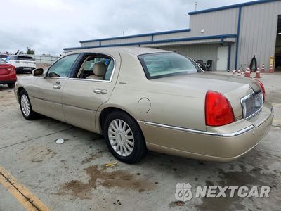 Drugie zdjęcie samochodu z przodu: 2004 LINCOLN TOWN CAR EXECUTIVE VIN:1LNHM81W54Y650714 - miniatura