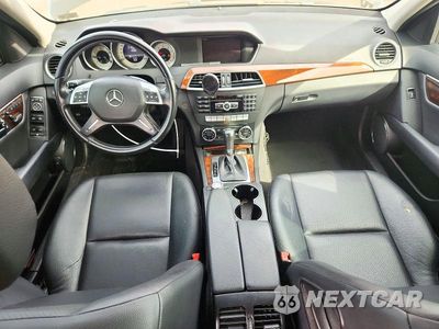 Zdjęcie 8 z 12 samochodu: 2013 MERCEDES-BENZ C 300 4MATIC VIN:WDDGF8AB8DA820828 - miniatura