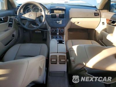 Zdjęcie 8 z 12 samochodu: 2010 MERCEDES-BENZ C 300 VIN:WDDGF5EBXAR104261 - miniatura