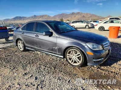 Czwarte zdjęcie samochodu z boku: 2013 MERCEDES-BENZ C 300 4MATIC VIN:WDDGF8AB2DR244770 - miniatura