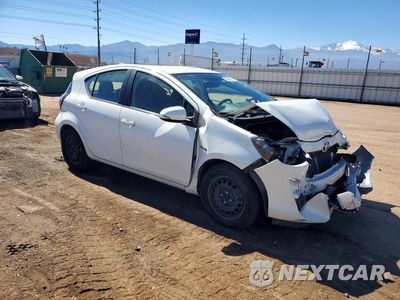 Czwarte zdjęcie samochodu z boku: 2015 TOYOTA PRIUS C TWO VIN:JTDKDTB32F1585494 - miniatura