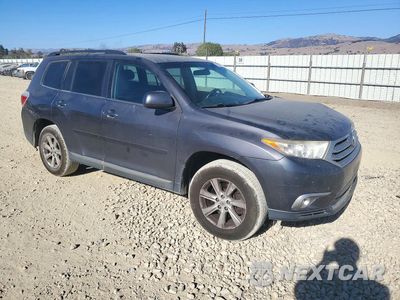 Czwarte zdjęcie samochodu z boku: 2013 TOYOTA HIGHLANDER PLUS VIN:5TDBK3EH3DS274458 - miniatura