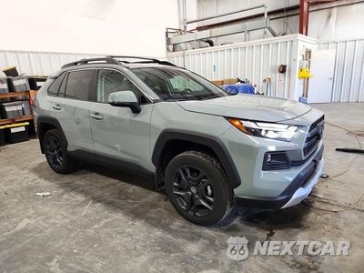 Czwarte zdjęcie samochodu z boku: 2023 TOYOTA RAV4 ADVENTURE VIN:2T3J1RFV2PW400415 - miniatura