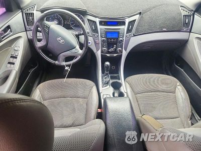 Zdjęcie 8 z 12 samochodu: 2013 HYUNDAI SONATA SE VIN:5NPEC4AC2DH787183 - miniatura