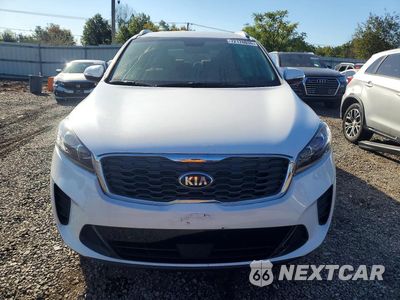 Piąte zdjęcie samochodu w środku: 2020 KIA SORENTO LX VIN:5XYPG4A38LG675653 - miniatura