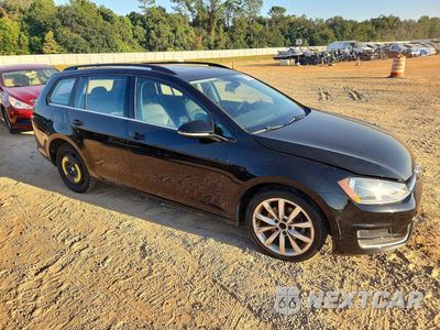 Czwarte zdjęcie samochodu z boku: 2016 VOLKSWAGEN GOLF SPORTWAGEN S VIN:3VWC17AU8GM517149 - miniatura