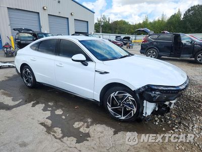 Czwarte zdjęcie samochodu z boku: 2026 HYUNDAI SONATA SEL SPORT VIN:KMHL64JA6TA546838 - miniatura
