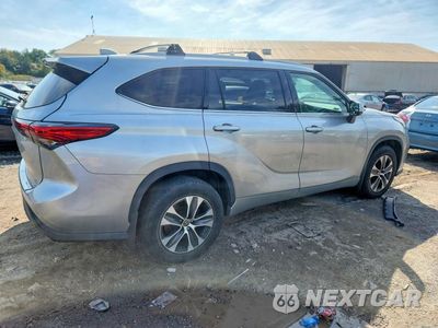 Trzecie zdjęcie samochodu z tyłu: 2022 TOYOTA HIGHLANDER XLE VIN:5TDGZRBHXNS578901 - miniatura