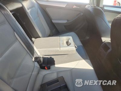 Zdjęcie 10 z 12 samochodu: 2015 VOLKSWAGEN JETTA HYBRID VIN:3VW637AJ0FM328846 - miniatura