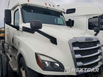 Czwarte zdjęcie samochodu z boku: 2019 FREIGHTLINER CASCADIA 126 SEMI TRUCK VIN:3AKJHHDR1KSKF0555 - miniatura