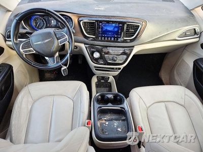 Zdjęcie 8 z 13 samochodu: 2017 CHRYSLER PACIFICA TOURING L VIN:2C4RC1BG5HR654122 - miniatura