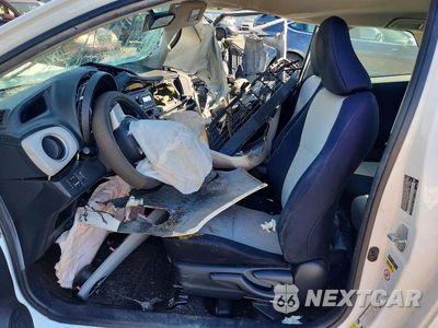 Zdjęcie 7 z 12 samochodu: 2012 TOYOTA YARIS 3-DOOR LE VIN:JTDJTUD35CD501762 - miniatura