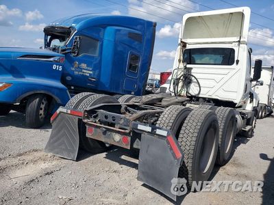 Trzecie zdjęcie samochodu z tyłu: 2019 INTERNATIONAL LT625 SEMI TRUCK VIN:3HSDZTZR0KN717560 - miniatura