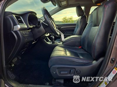 Zdjęcie 7 z 13 samochodu: 2019 TOYOTA HIGHLANDER SE VIN:5TDJZRFH8KS960291 - miniatura