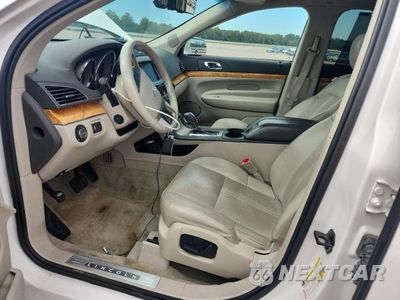 Zdjęcie 7 z 12 samochodu: 2011 LINCOLN MKT VIN:2LMHJ5FR7BBJ52779 - miniatura