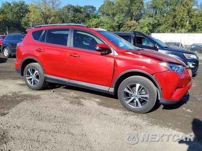 Czwarte zdjęcie samochodu z boku: 2017 TOYOTA RAV4 XLE VIN:JTMRFREV1HJ135508 - miniatura