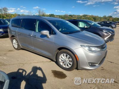 Czwarte zdjęcie samochodu z boku: 2019 CHRYSLER PACIFICA TOURING L VIN:2C4RC1BG3KR685392 - miniatura