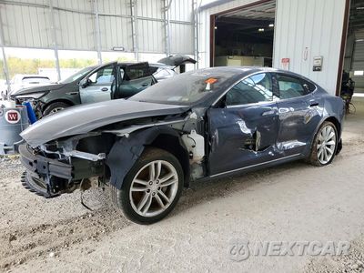 2013 TESLA MODEL S 5YJSA1CN9DFP27695 - główne zdjęcie licytacji z USA - miniatura