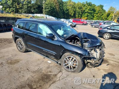Czwarte zdjęcie samochodu z boku: 2018 JEEP GRAND CHEROKEE LAREDO VIN:1C4RJFAG4JC351142 - miniatura