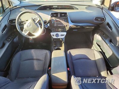 Zdjęcie 8 z 12 samochodu: 2018 TOYOTA PRIUS THREE VIN:JTDKARFU7J3054609 - miniatura