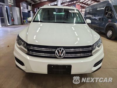Piąte zdjęcie samochodu w środku: 2017 VOLKSWAGEN TIGUAN WOLFSBURG VIN:WVGSV7AXXHW503246 - miniatura