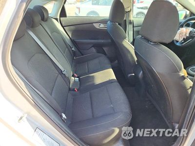 Zdjęcie 10 z 12 samochodu: 2021 KIA FORTE LXS VIN:3KPF24AD2ME308894 - miniatura