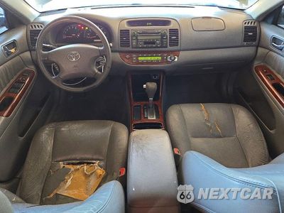 Zdjęcie 8 z 12 samochodu: 2004 TOYOTA CAMRY XLE VIN:4T1BE30K94U938599 - miniatura