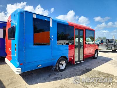 Czwarte zdjęcie samochodu z boku: 2019 FORD ECONOLINE E450 SUPER DUTY CUTAWAY VAN VIN:1FDEE4F61KDC56102 - miniatura