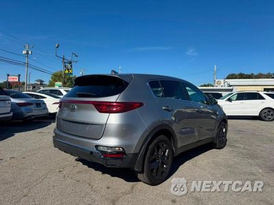 Czwarte zdjęcie samochodu z boku: 2022 KIA SPORTAGE LX VIN:KNDPM3AC1N7990393 - miniatura
