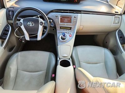 Zdjęcie 8 z 12 samochodu: 2013 TOYOTA PRIUS FIVE VIN:JTDKN3DU9D1680862 - miniatura